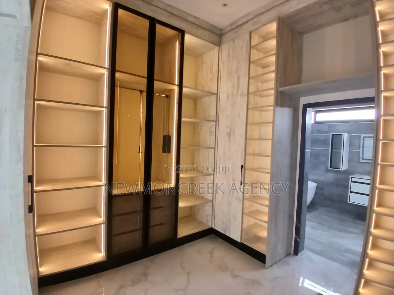5bdrm Duplex in East Legon Hills, Accra Metropolitan for sale