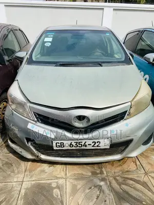Toyota Vitz 2012 Silver