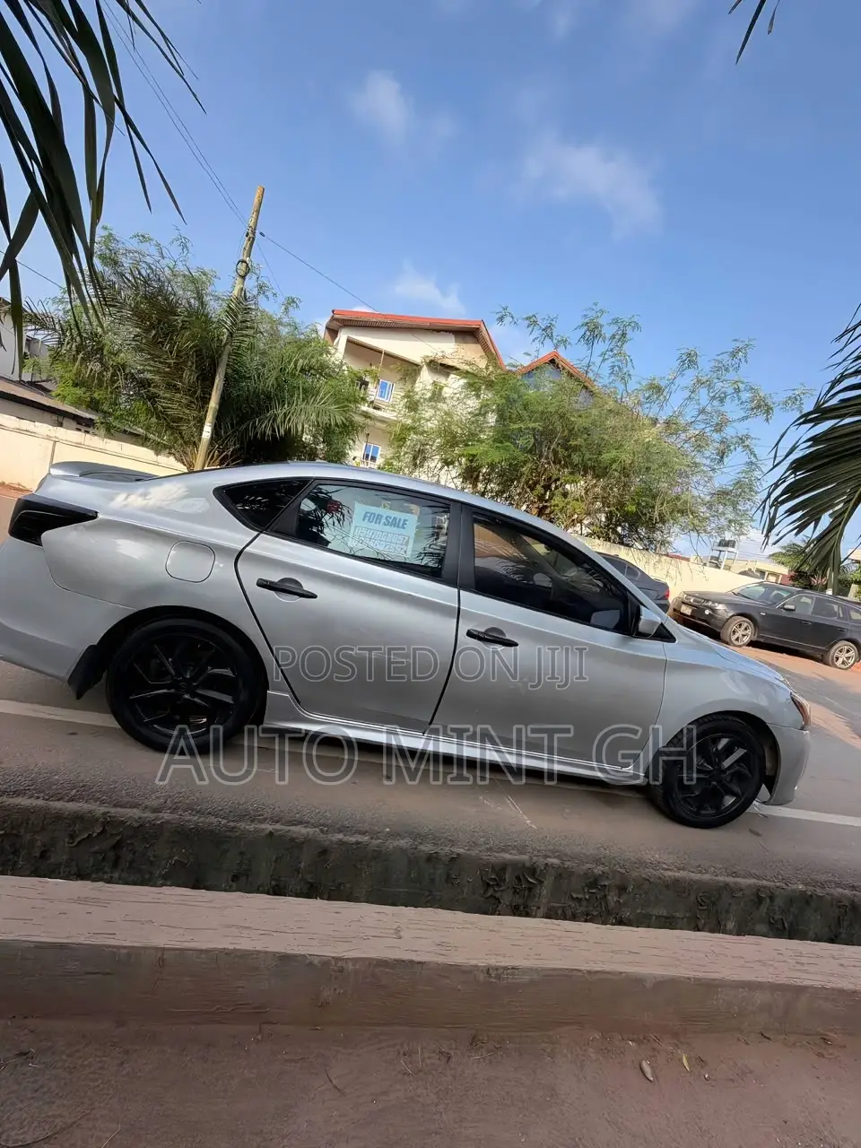 Nissan Sentra SR 4dr Sedan (1.8L 4cyl CVT) 2014 Silver