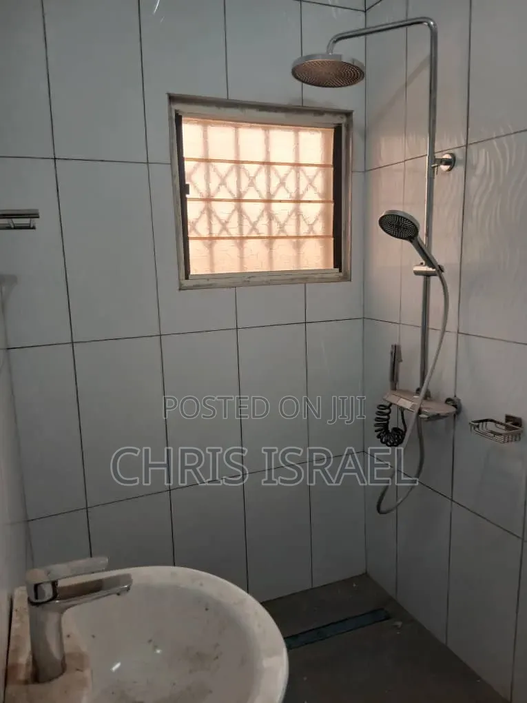 1bdrm Room & Parlour in Malejor for rent