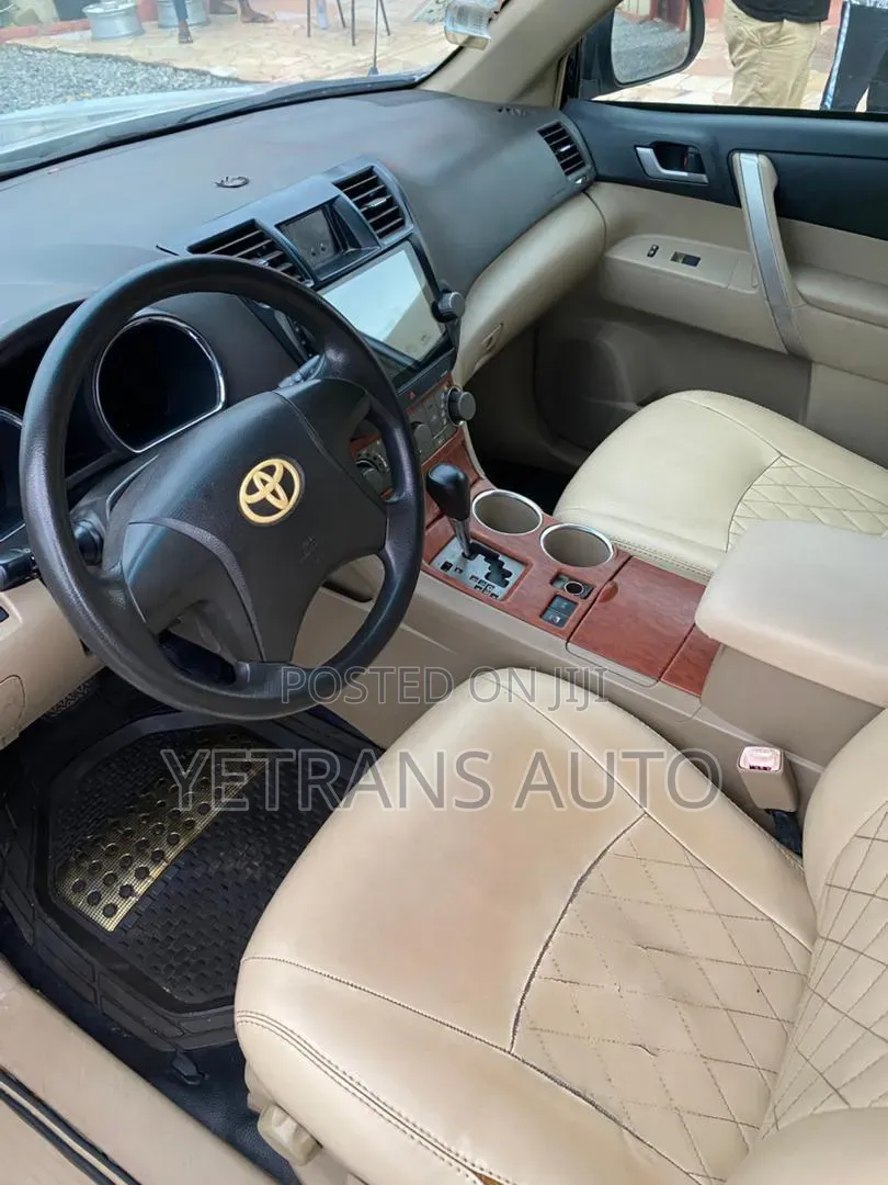 Toyota Highlander 2010 Silver