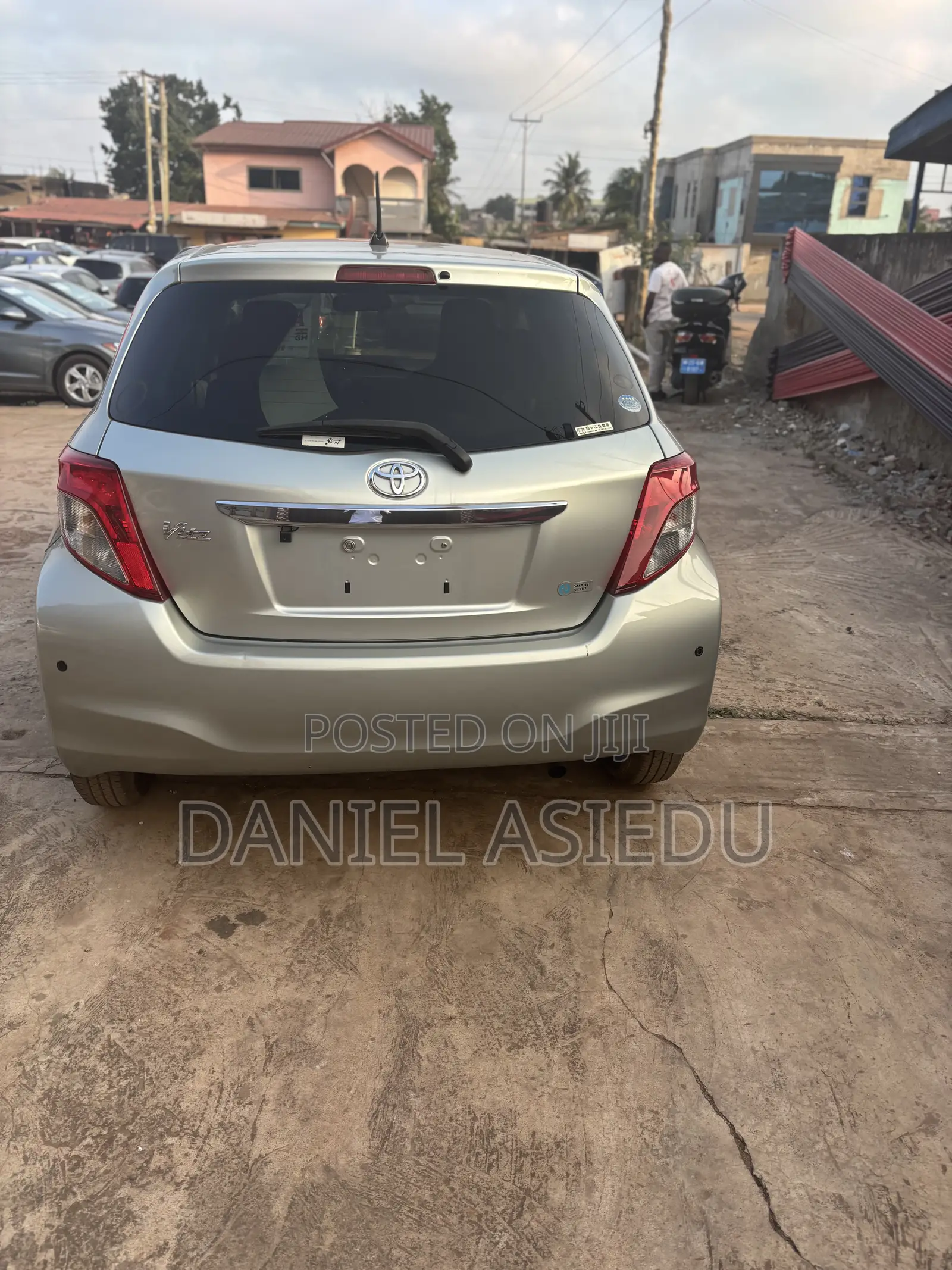 Toyota Vitz 1.3 AWD 3dr 2013 Green