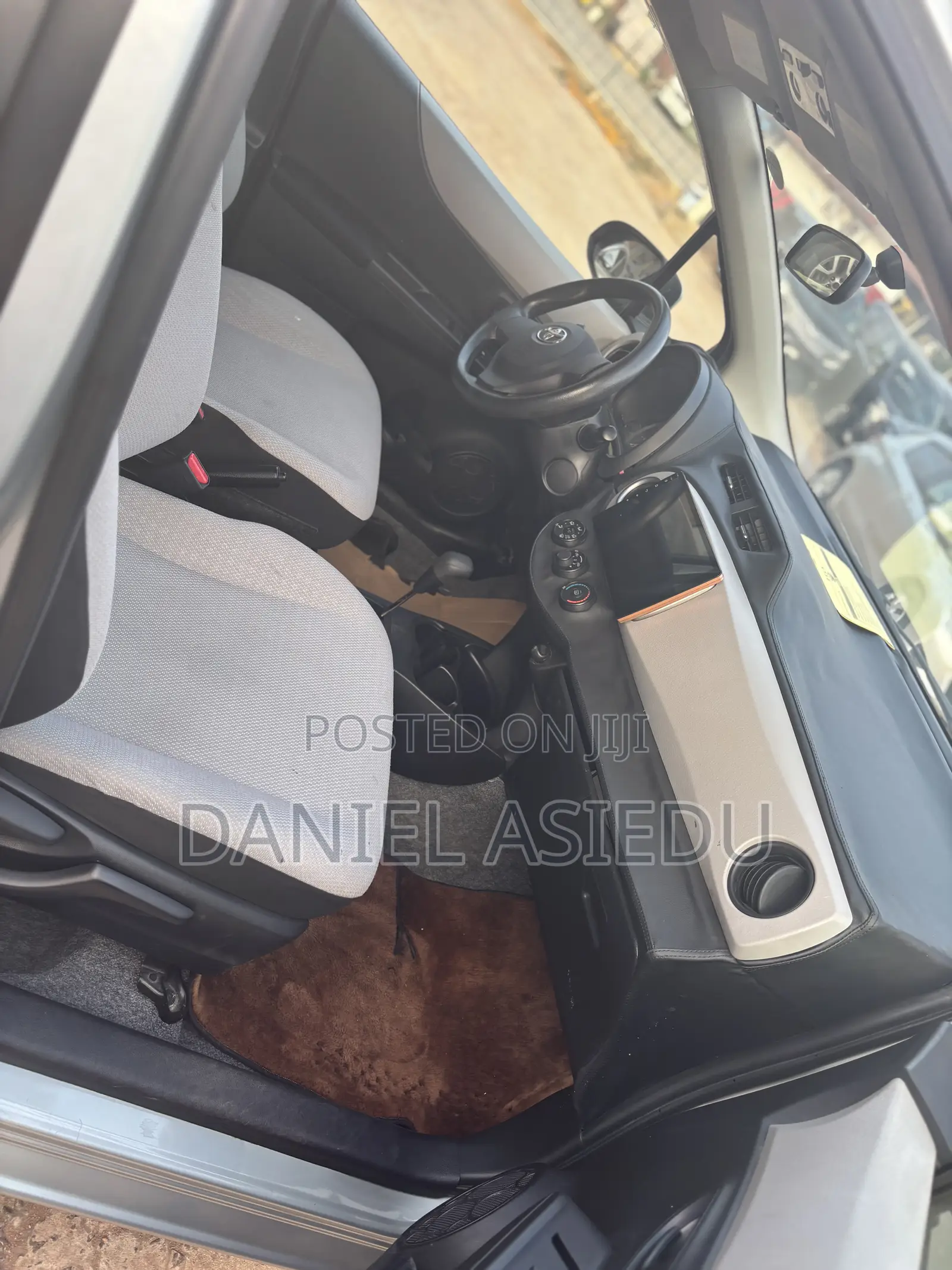 Toyota Vitz 1.3 AWD 3dr 2013 Green