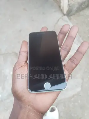 Apple iPhone SE 128 GB White