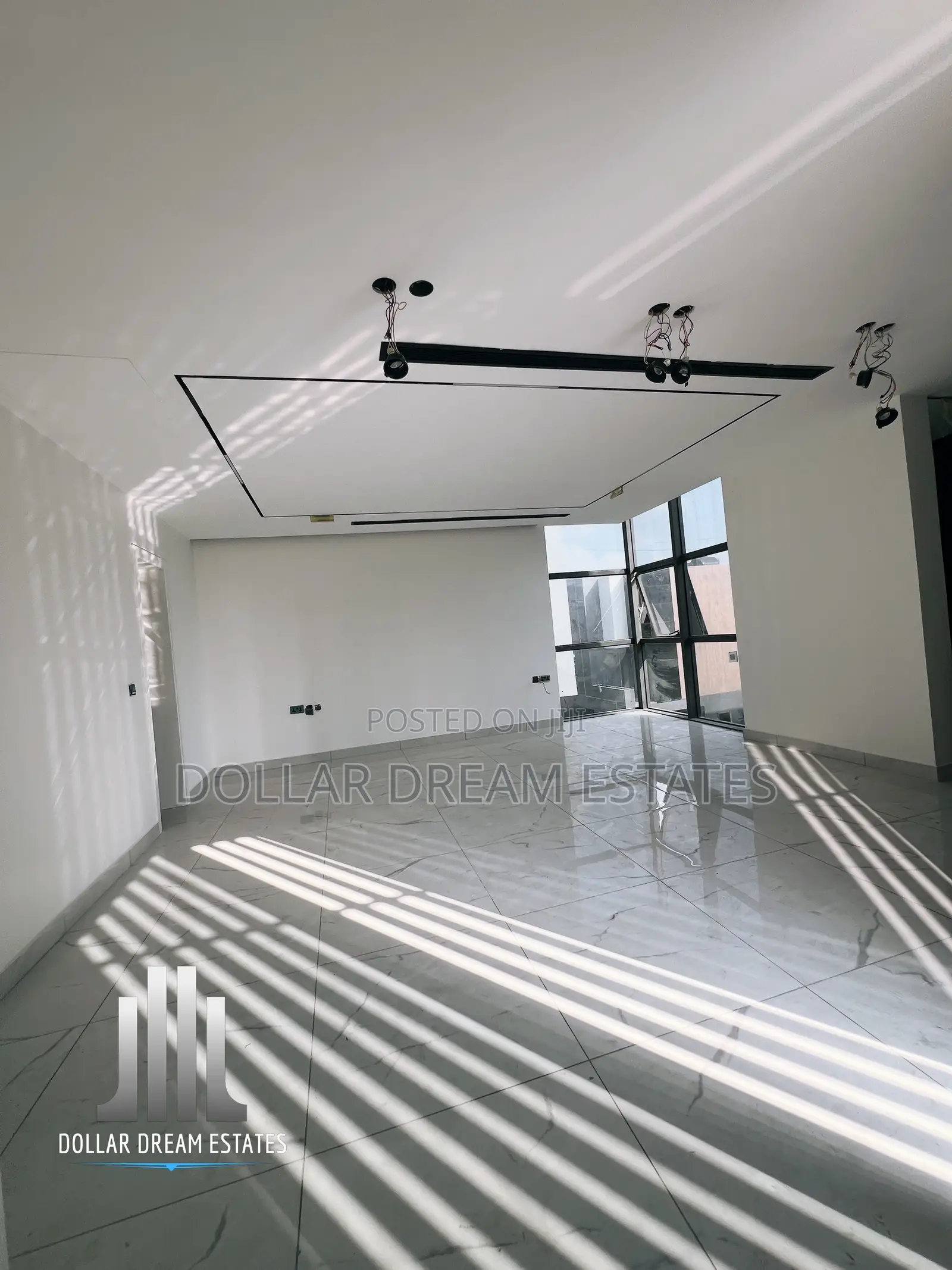 4bdrm Townhouse/Terrace in Dzorwulu for sale