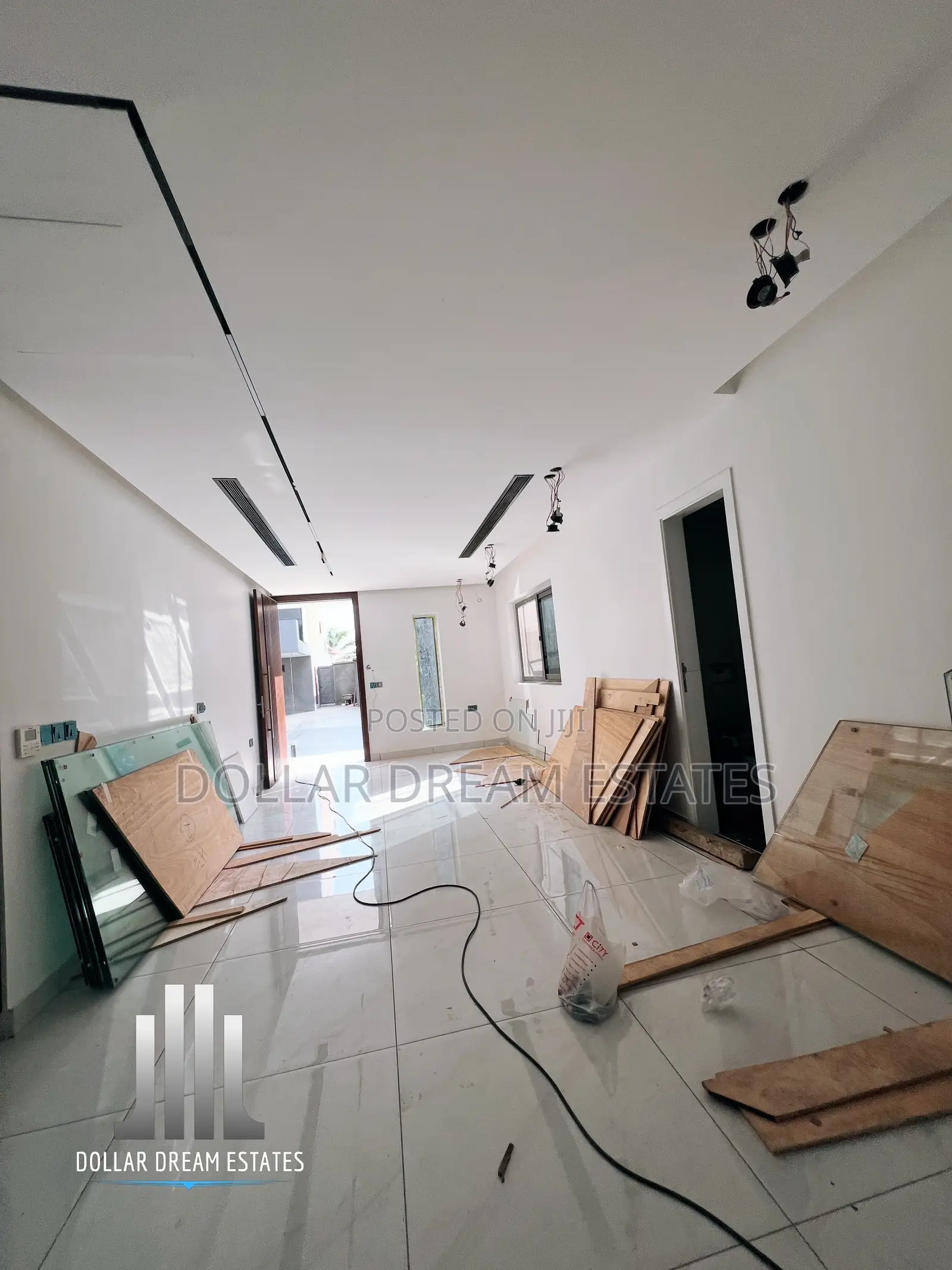 4bdrm Townhouse/Terrace in Dzorwulu for sale