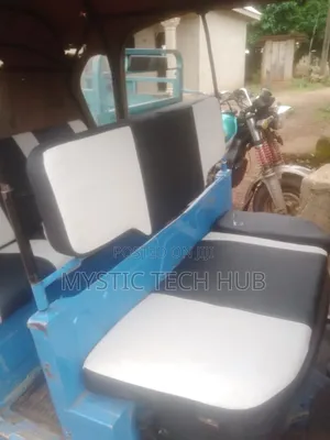 Bajaj RE 2025 Blue