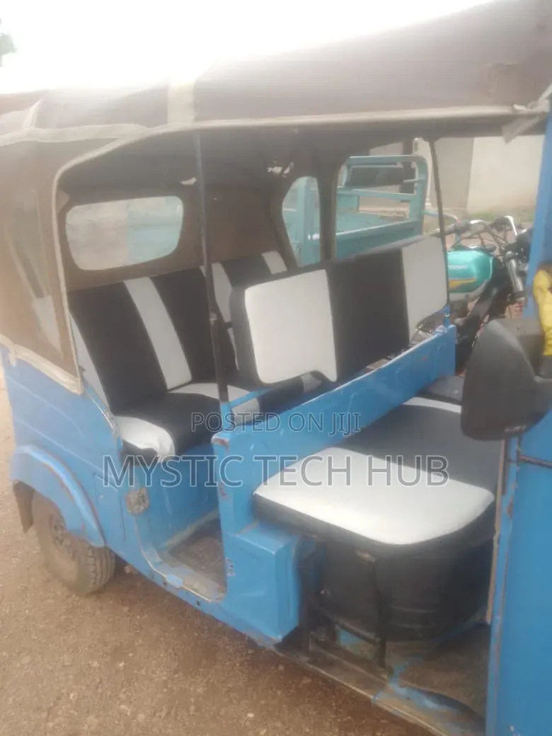 Bajaj RE 2025 Blue