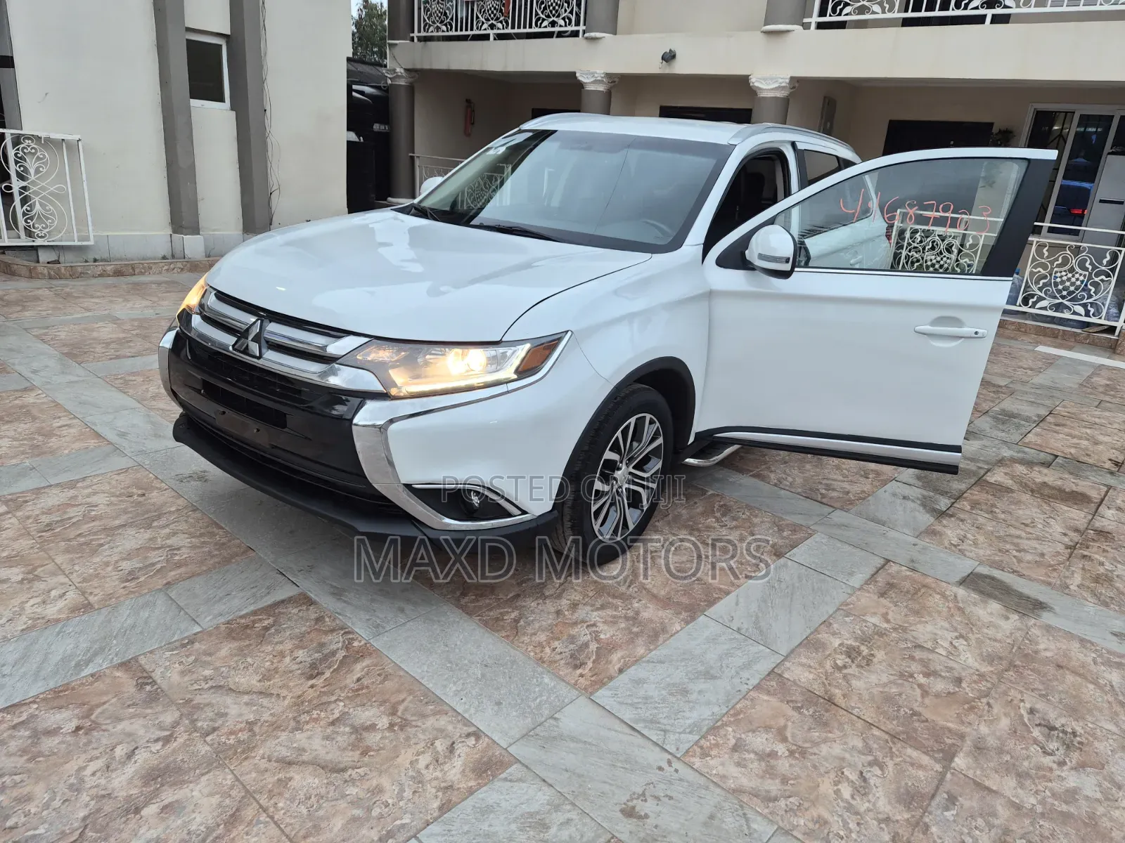 Mitsubishi Outlander 2018 White
