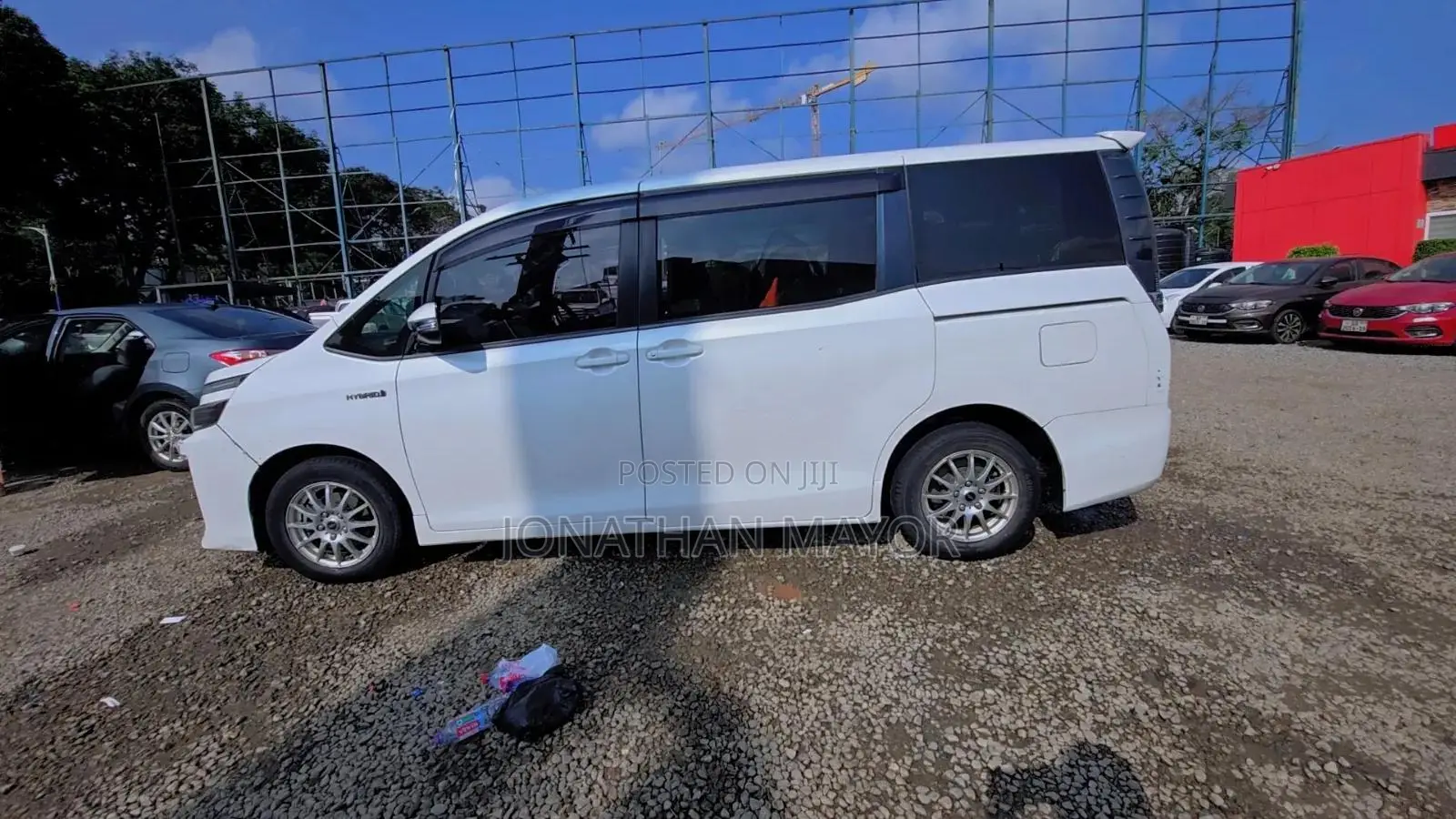 Toyota Voxy Hybrid V 2WD 7-Seater 2014 White
