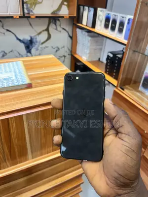 Apple iPhone SE (2020) 64 GB Black