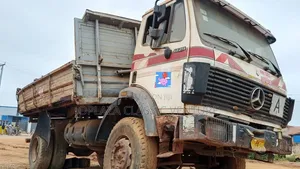 Benz Tipper Single Axle V8 4x4
