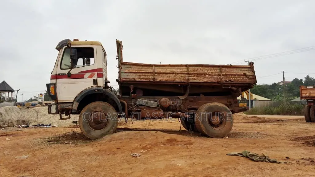Benz Tipper Single Axle V8 4x4