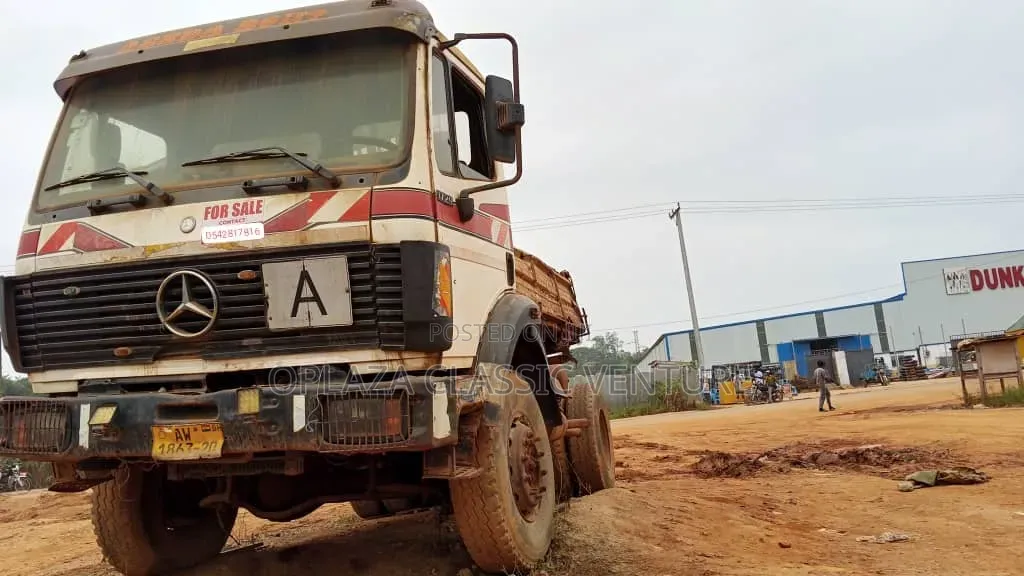 Benz Tipper Single Axle V8 4x4