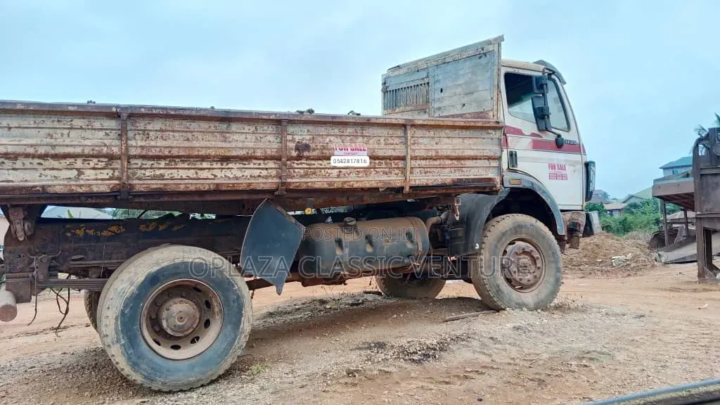 Benz Tipper Single Axle V8 4x4