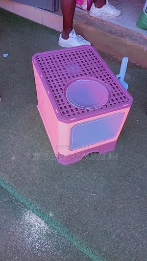 Enclosed Cat Littet Box