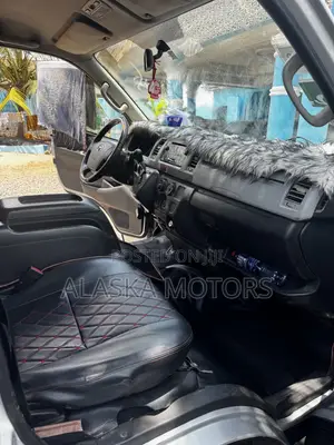 Toyota HiAce 2015 Silver