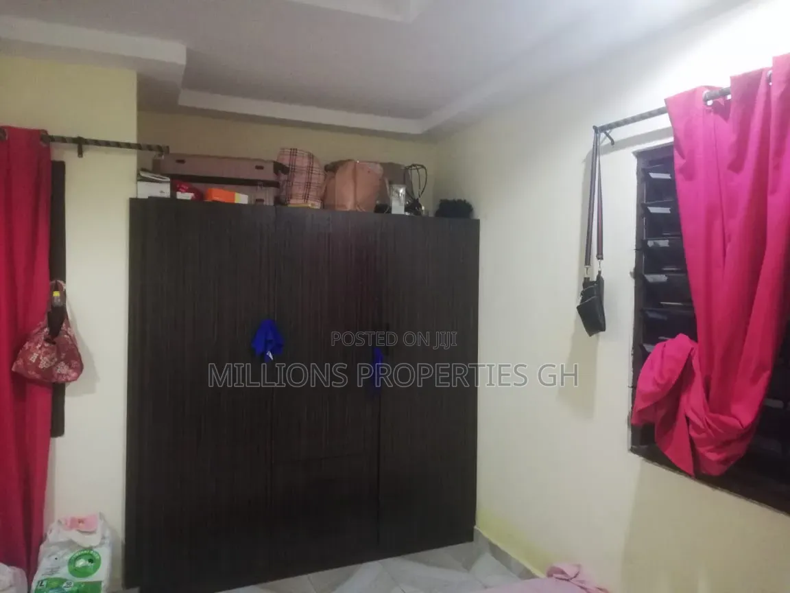 6bdrm House in Millions Properties, Kumasi Metropolitan for sale