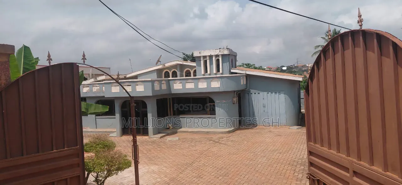 6bdrm House in Millions Properties, Kumasi Metropolitan for sale
