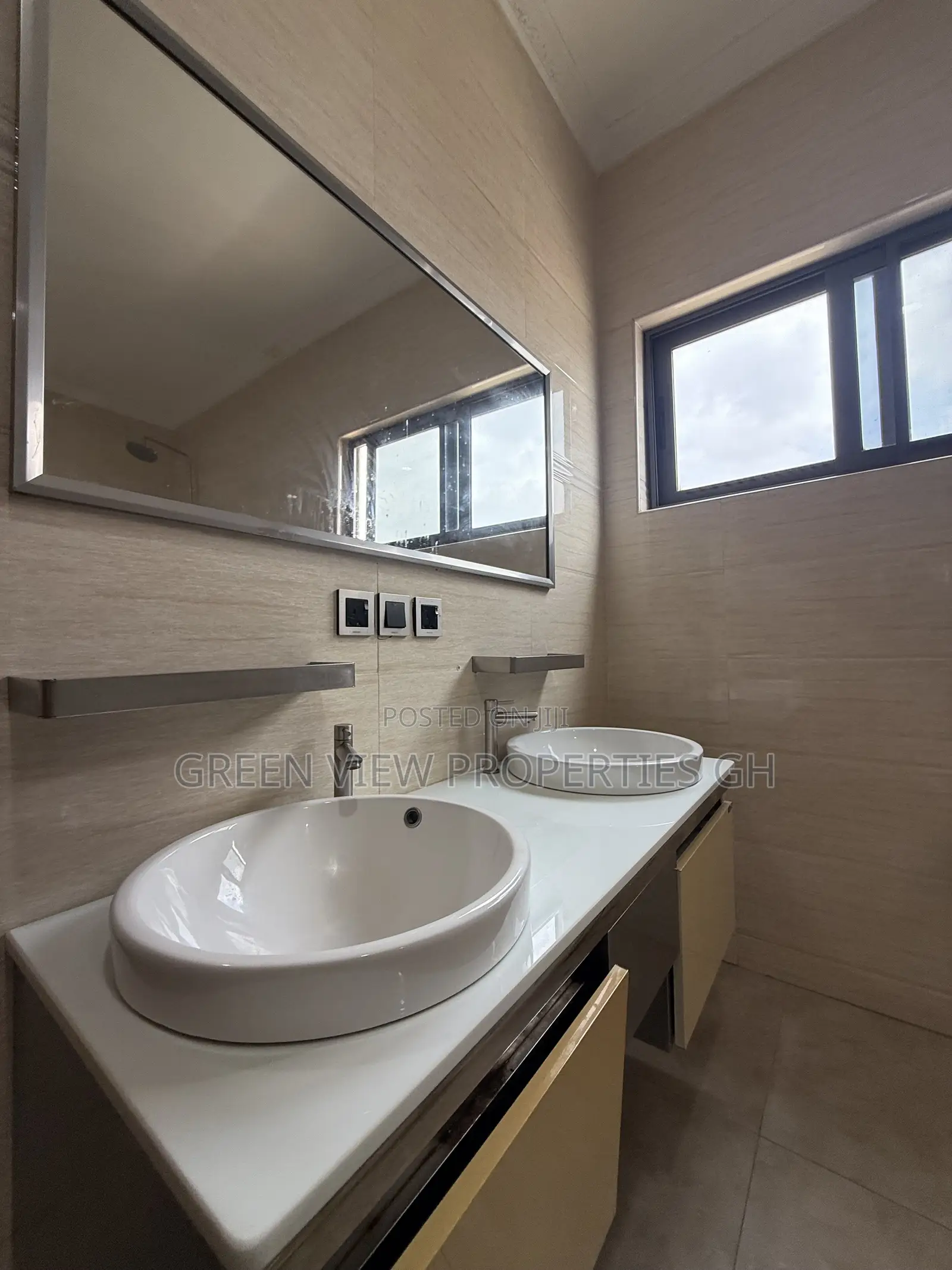 4bdrm Townhouse / Terrace in East Legon for rent