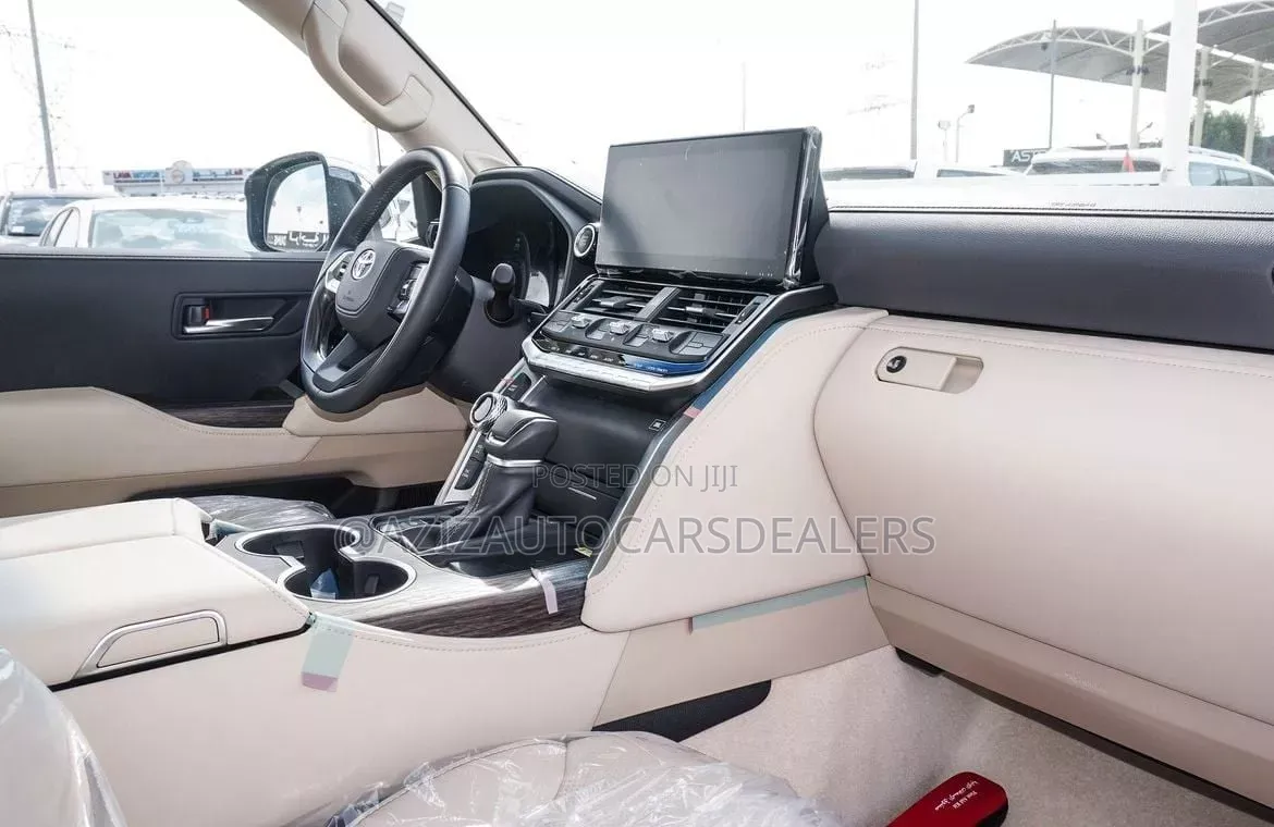 New Toyota Land Cruiser LC300 2025 Gray
