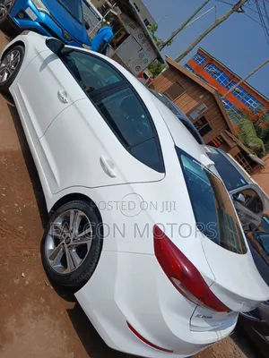 Hyundai Elantra 2018 White