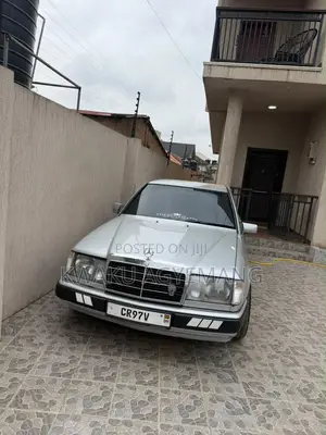 Mercedes-Benz 200E 1989 Silver