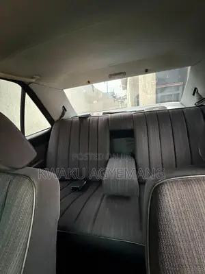 Mercedes-Benz 200E 1989 Silver