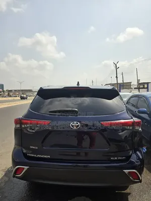 Toyota Highlander 2021 Blue
