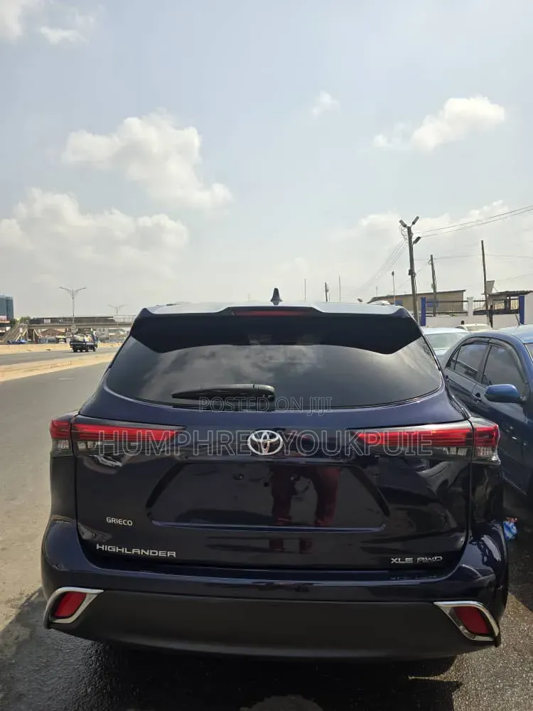 Toyota Highlander 2021 Blue