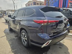 Toyota Highlander 2021 Blue