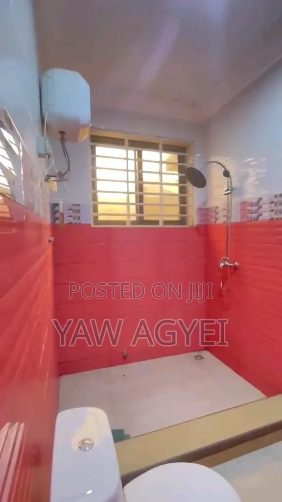 3bdrm Apartment in Exponent, Ashaley Botwe for rent