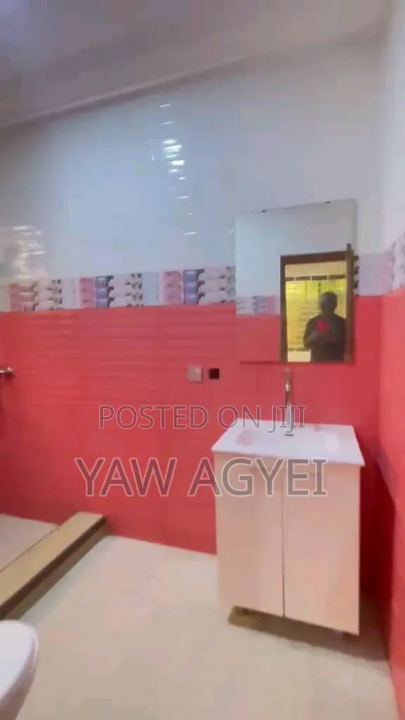 3bdrm Apartment in Exponent, Ashaley Botwe for rent