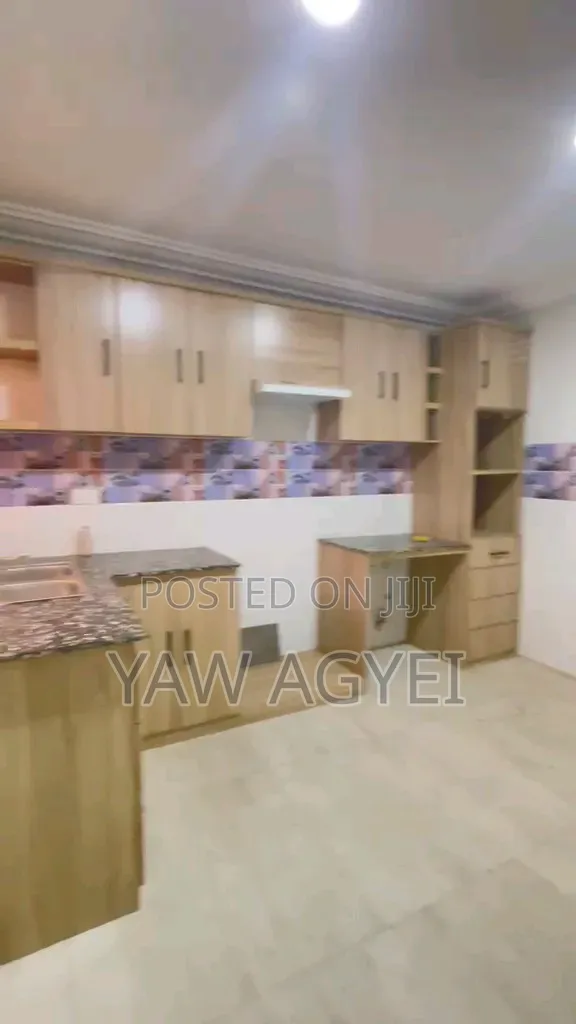 3bdrm Apartment in Exponent, Ashaley Botwe for rent