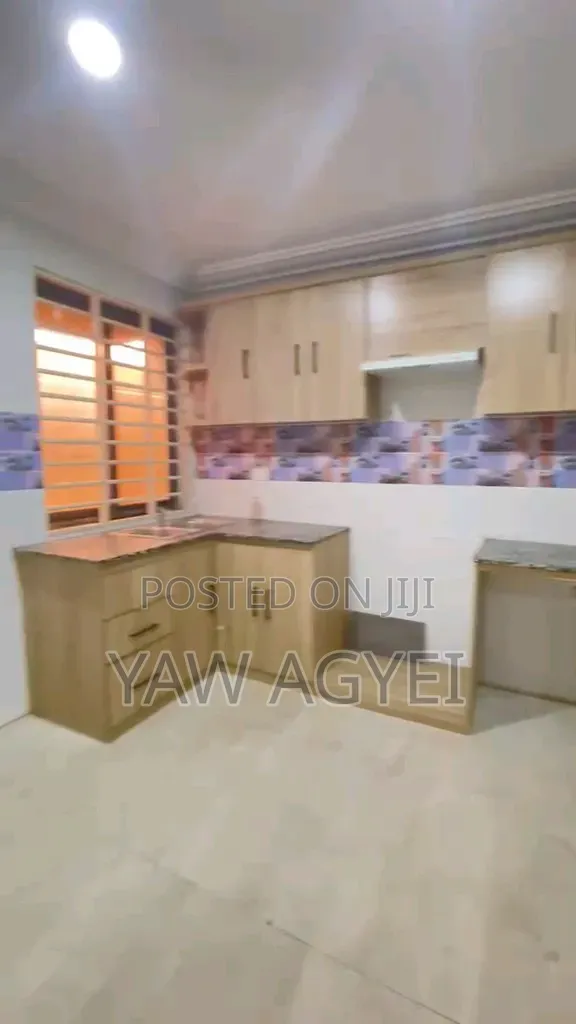 3bdrm Apartment in Exponent, Ashaley Botwe for rent