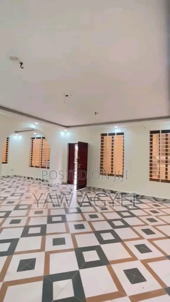 3bdrm Apartment in Exponent, Ashaley Botwe for rent