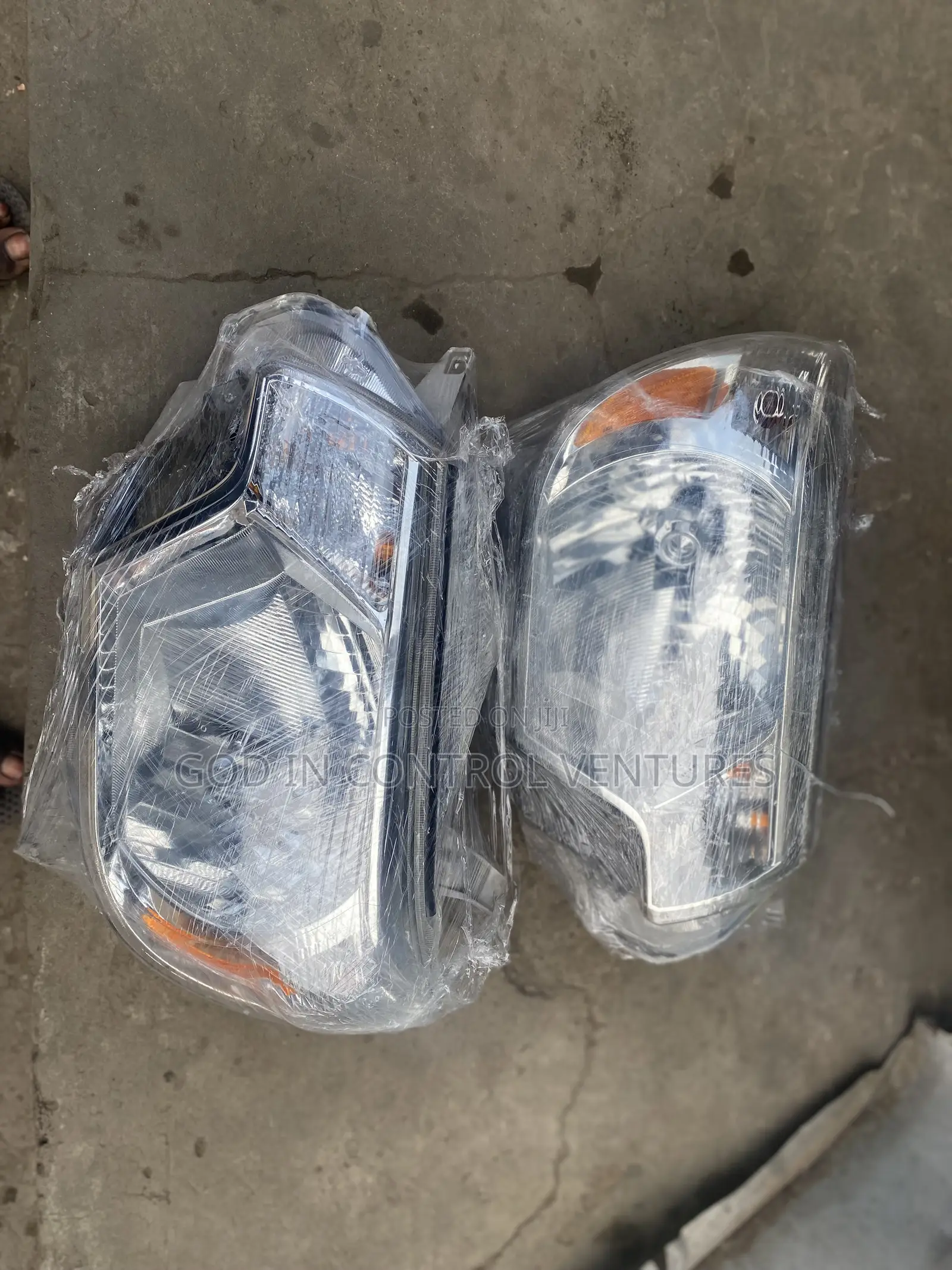 Tacoma 2012 Headlight Pair
