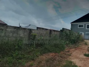 Walled Land in Esipon. For Sale