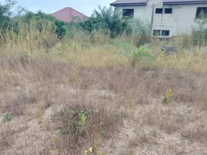 Walled Land in Esipon. For Sale