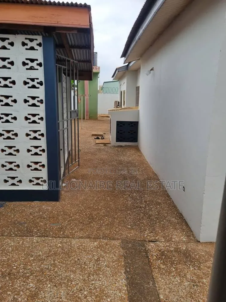6bdrm Apartment in Ahenema Kokoben, Kumasi Metropolitan for rent