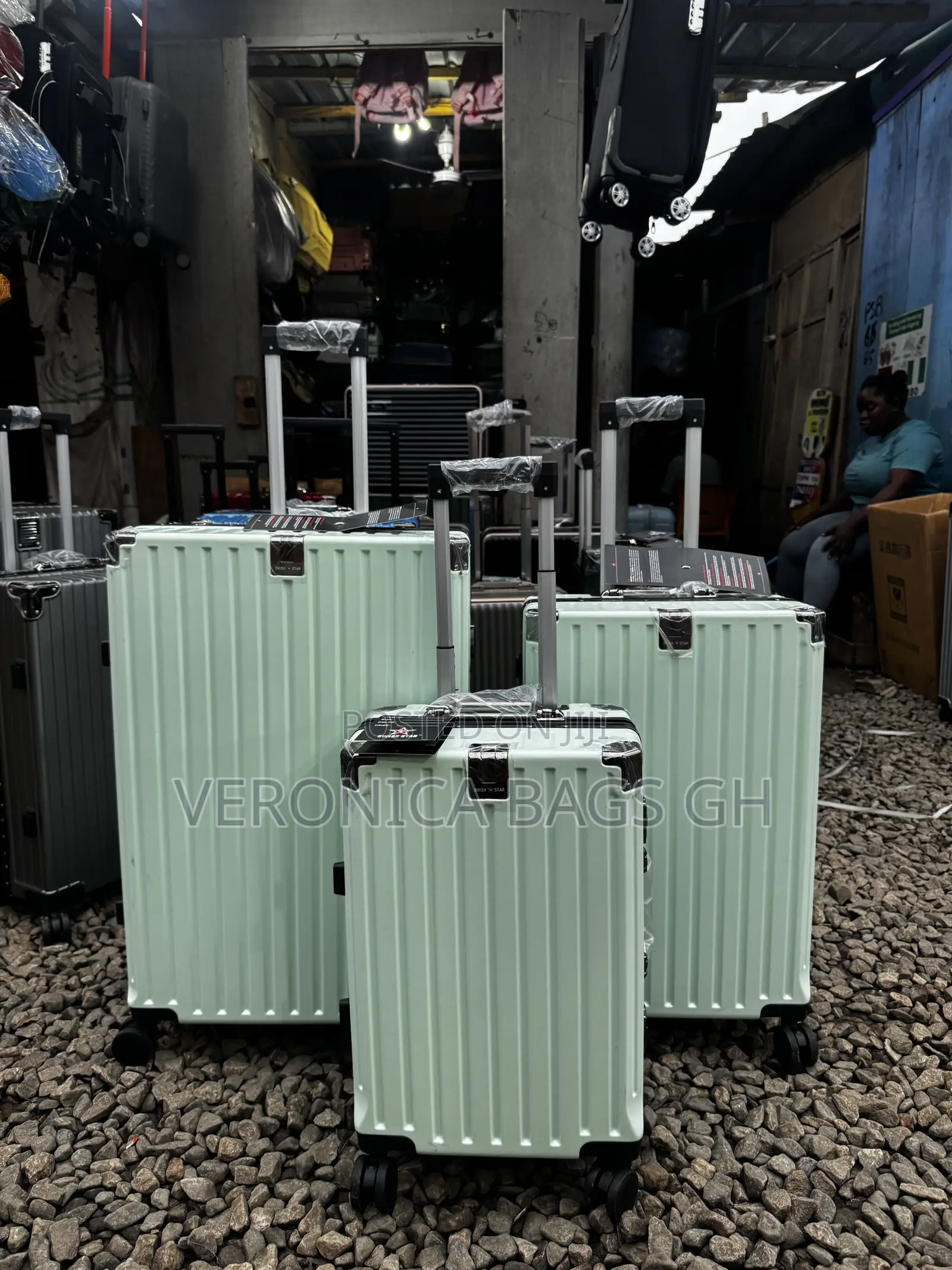 Zipless Trolling Traveling Luxurious Luggage Three in One