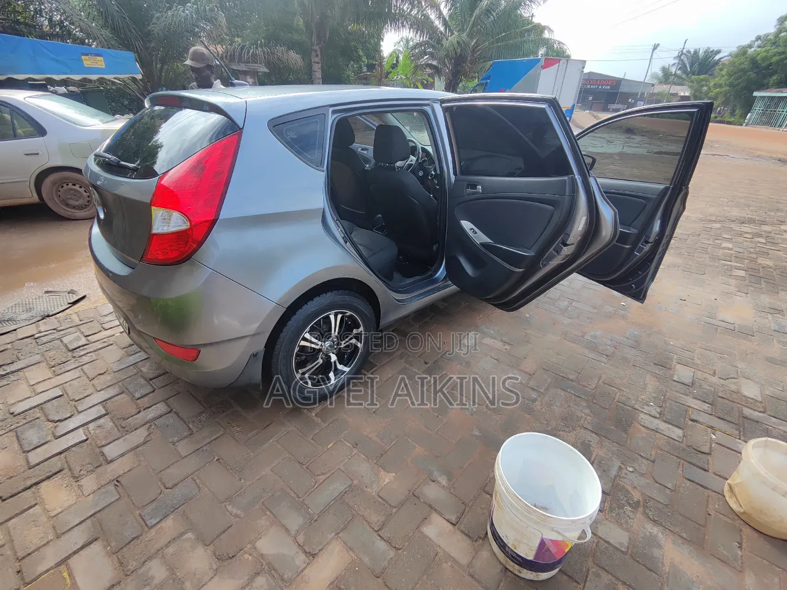 Hyundai Accent SE Hatchback 2016 Gray