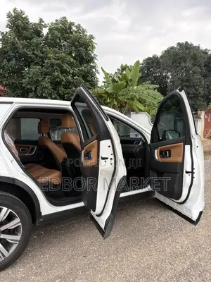 Land Rover Discovery Sport 2019 White