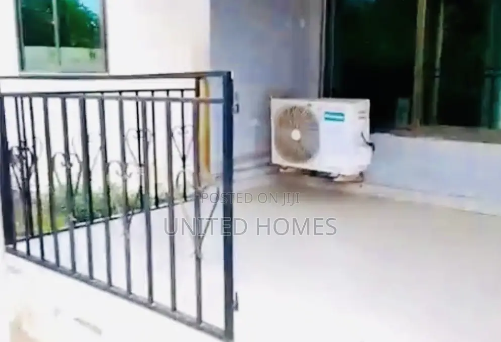 5bdrm House in West Hills Mall Area for rent