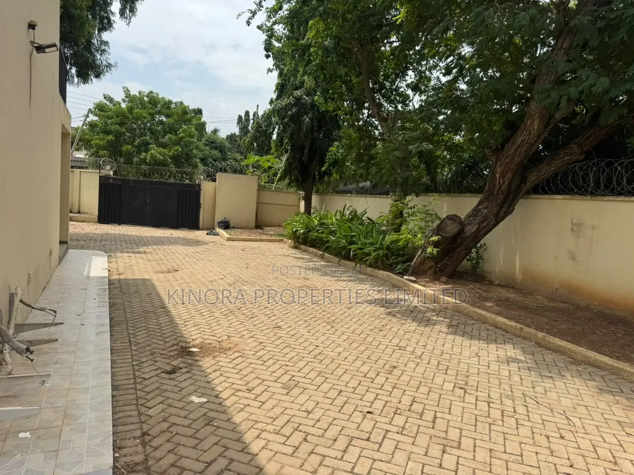 5bdrm Condo in Cantonment, Cantonments for rent