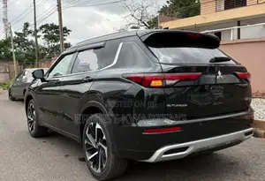 Mitsubishi Outlander 2022 Black