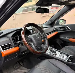 Mitsubishi Outlander 2022 Black