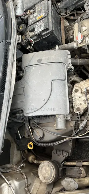 Toyota Vitz 2010 Silver