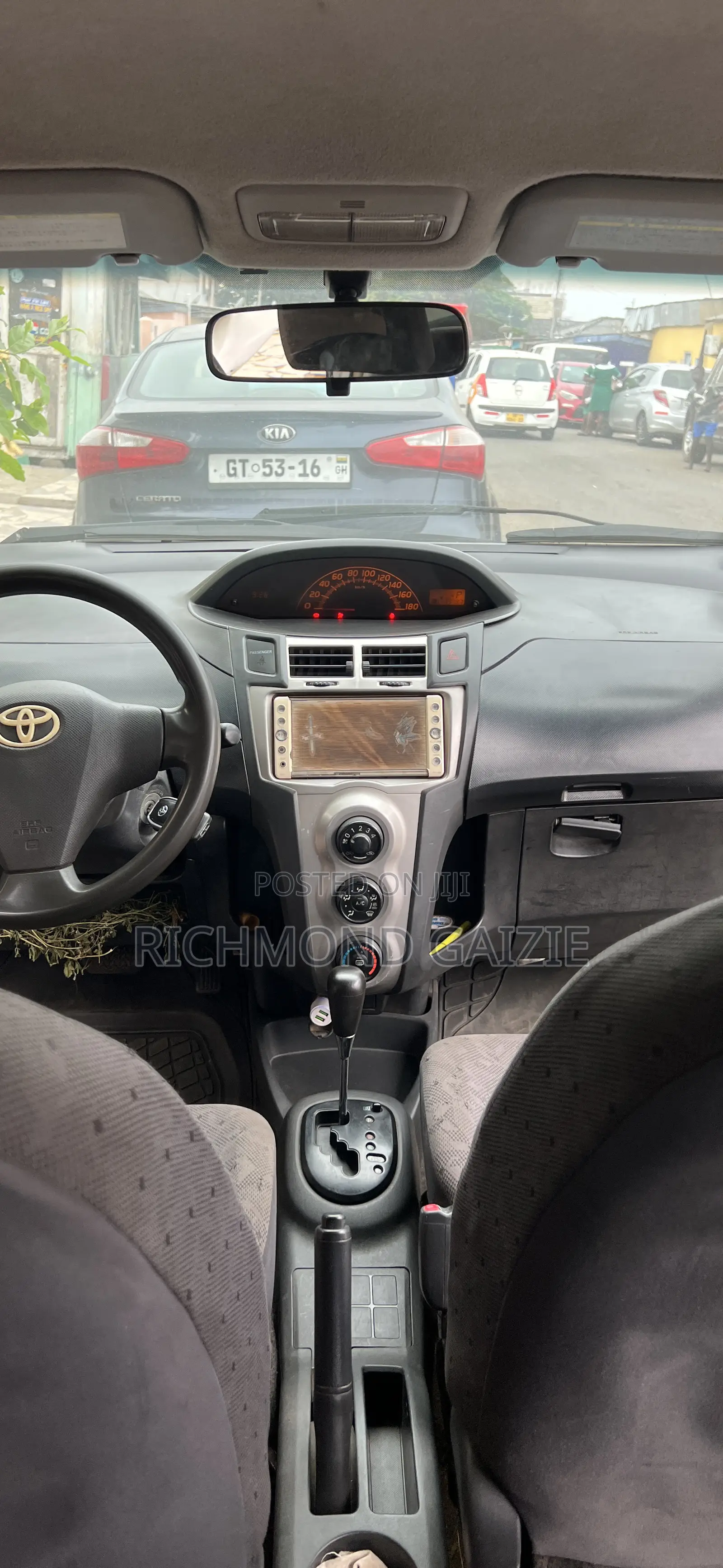 Toyota Vitz 2010 Silver