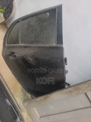 2010 Vitz Door